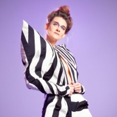 Feature: NEERLANDS HOOP-WINNARES KIRSTEN VAN TEIJN TE ZIEN IN NIEUWE EIGENTIJDSE MUSICAL VER VAN JE BED SHOW!