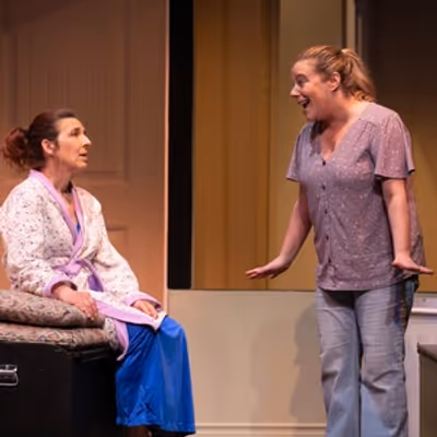 Review: THE BIRDS AND THE BEES at Ottawa Little Theatre