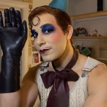 Video: First Look at Skylar Astin & Sarah Hyland in CABARET in London