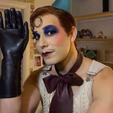 Video: First Look at Skylar Astin & Sarah Hyland in CABARET in London