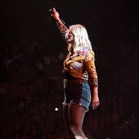 Miranda Lambert Holds Surprise Charity Auction for Fans, Benefits Furry Friends