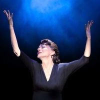 BWW REVIEW: Bernadette Robinson Presents The Brushes With Fame That History Never…