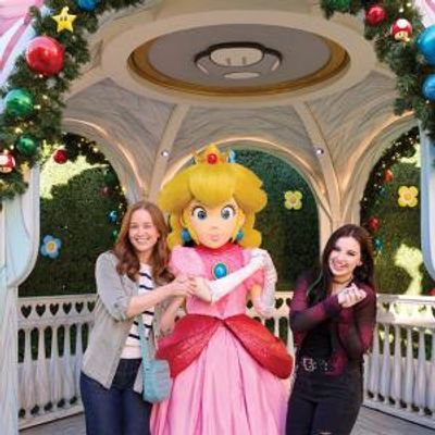 Photos: Universal Studios Hollywood Celebrates Holidays with GRINCHMAS and Harry Pott