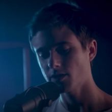 VIDEO: Alec Benjamin Performs 'Oh My God' on THE TONIGHT SHOW