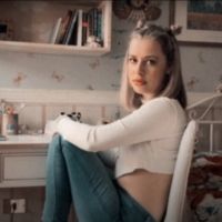 Alice Pisano Releases Nostalgic 'Seventeen' Video