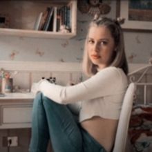 Alice Pisano Releases Nostalgic 'Seventeen' Video