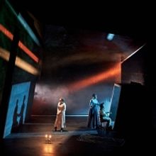 BWW Review: THE GLOW, Royal Court
