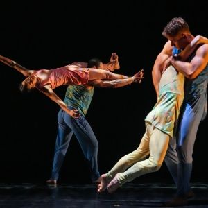 Review: PILOBOLUS at The Joyce Theater-A Stunning Display of Inventive Dance