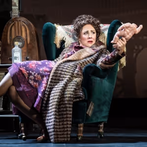 Interview: Stefanie Londino talks playing Miss Hannigan in ANNIE