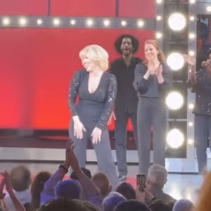 Video: Watch Robyn Hurder's Final Bow in A BEAUTIFUL NOISE, THE NEIL DIAMOND MUSICAL