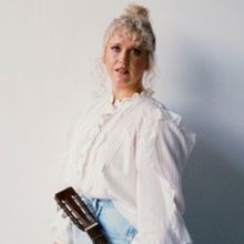 Stephanie Lambring Releases New Single 'Two-Faced'