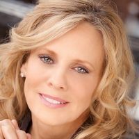 BWW Review: Singer Sandy Bainum Brings an Entertaining EVER BLONDEWARD to Sterling's