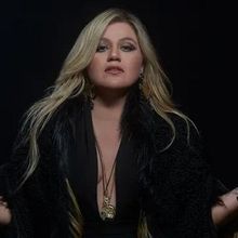 Kelly Clarkson to Release Deluxe 'Chemistry' Album in September With Five New Tracks