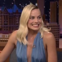 VIDEO: Margot Robbie Says She Retired from Tattooing Friends on THE TONIGHT SHOW