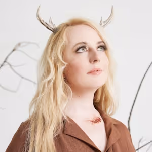 Hannah Rose Platt Releases Spooky Xmas Single 'The Wendigo Rag'