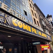 PHOTOS: El cartel de COME FROM AWAY ya luce en el Marquina de Madrid