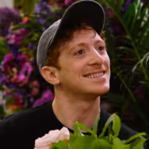 Video: LITTLE SHOP OF HORRORS Stars Betsy Wolfe & Ethan Slater Go on a Flower Shop Date