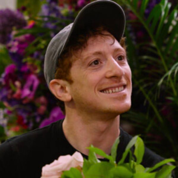 Video: LITTLE SHOP OF HORRORS Stars Betsy Wolfe & Ethan Slater Go on a Flower Shop Da Photo