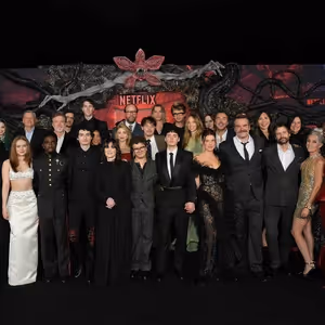 Photos: Sadie Sink, Gaten Matarazzo, & More at STRANGER THINGS 5 World Premiere