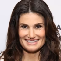 Idina Menzel Reveals the Advice She Gave to Cynthia Erivo For the WICKED Movie