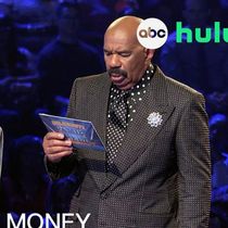 Steve Aoki and Sasha Aoki Tackle Fast Money on CELEBRITY FAMILY FEUD
