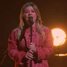 VIDEO: Kelly Clarkson Covers 'Watermelon Sugar'