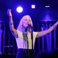 BWW Review: In Her STILL WITHIN THE SOUND OF MY VOICE-THE SONGS OF LINDA RONSTADT…