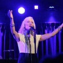 BWW Review: In Her STILL WITHIN THE SOUND OF MY VOICE-THE SONGS OF LINDA RONSTADT, El