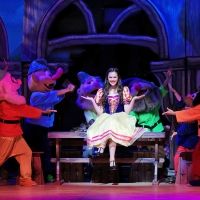 BWW Review: A SNOW WHITE CHRISTMAS SPRINKLES US WITH HOLIDAY CHEER IN A LYTHGOE FAMILY PANTO at Pasadena Civic Auditorium