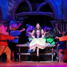 BWW Review: A SNOW WHITE CHRISTMAS SPRINKLES US WITH HOLIDAY CHEER IN A LYTHGOE FAMIL
