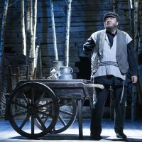 BWW Review: SPILLEMAND PÅ EN TAGRYG at Det Ny Teater