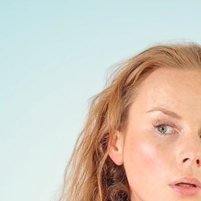 Roseanna Releases New Single AWAKE