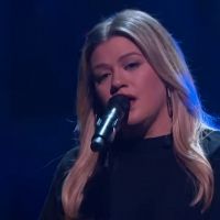 VIDEO: Kelly Clarkson Covers 'It Matters To Me'