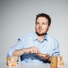 The Den Theatre Announces Comedian Gareth Reynolds on The Heath Mainstage