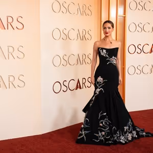 Photos: Josh Groban, Rose Byrne, & More on the 2026 Oscars Red Carpet