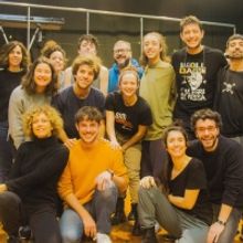 Photos: Nos colamos en los ensayos de L'ALEGRIA QUE PASSA