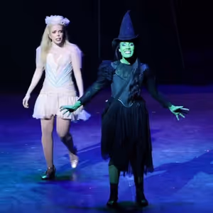Video: Defying Gravity from WICKED in Brazil