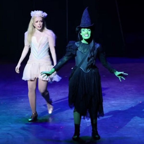Video: Defying Gravity from WICKED in Brazil - Brazil Theater Video