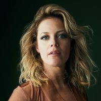 BWW Interview: Elizabeth Stanley Talks JAGGED LITTLE PILL, Working With Alanis…