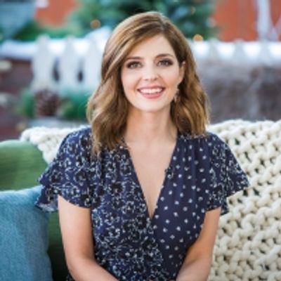 Podcast: BroadwayRadio Chats with Hallmark Movie Star Jen Lilley about Her Fight to Build Homes for Foster Children