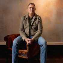 Vince Gill to Embark on '50 Years From Home' Summer Tour
