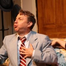 BWW Review: Laughing Along with the LAST OF THE RED HOT LOVERS at Ridgefield Theater 