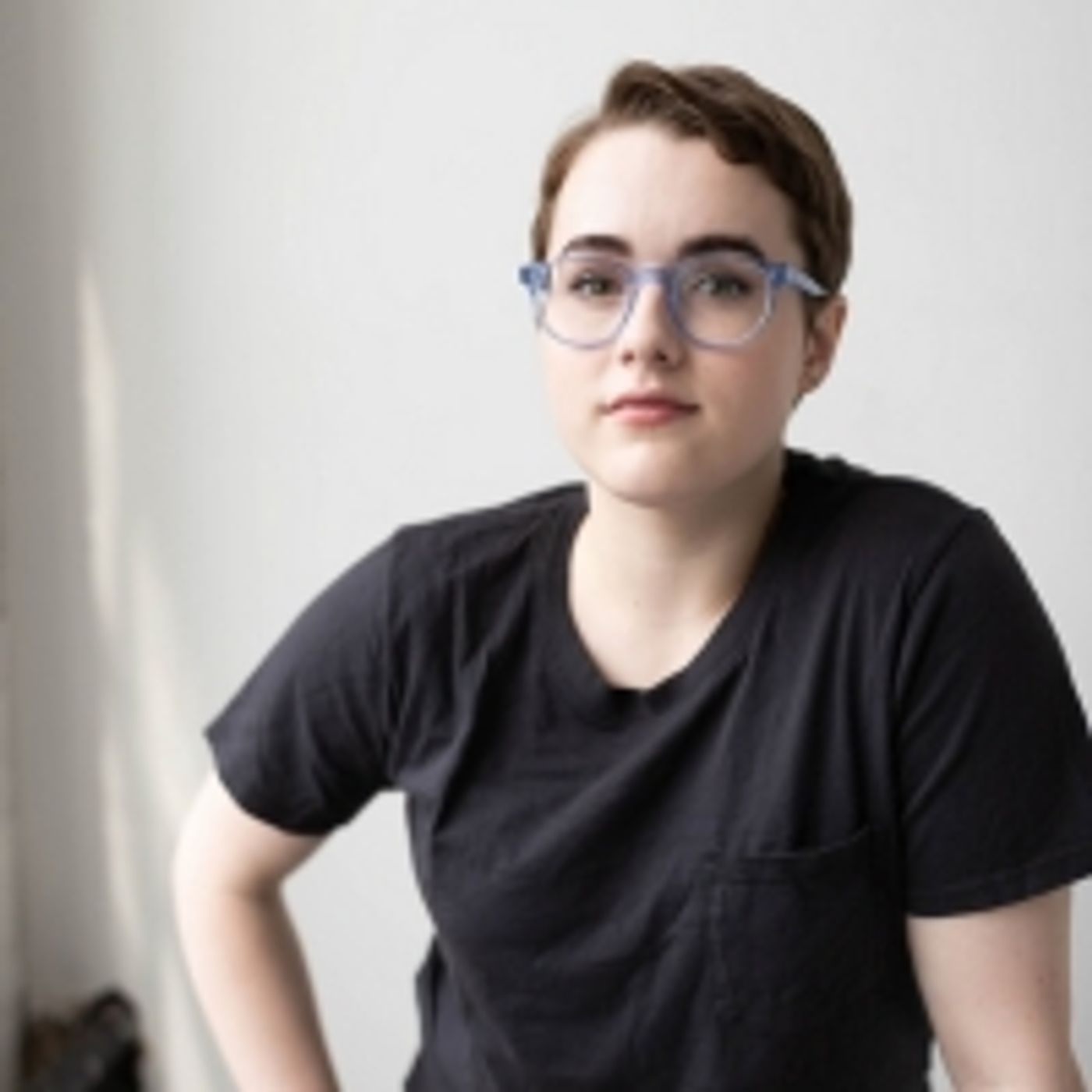 Wake Up With BWW 2/14: Lindsay Pearce and Sam Gravitte Join WICKED, and More!  Image