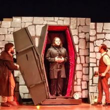 Review: DRACULA at The Collins Theatre in Paragould