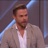 VIDEO: Derek Hough Tries To Smize Like Tyra Banks on THE KELLY CLARKSON SHOW Video