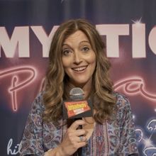 Video: Cast & Creative Of La Mirada's MYSTIC PIZZA Walks Opening Night Red Carpet