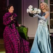 Review: BLITHE SPIRIT at Seattle Rep