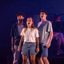 PHOTOS: TOTS ELS NENS CREIXEN se estrena en un único concierto en el Teatre Condal