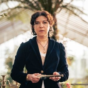 Review: HEDDA GABLER, Glasgow Botanic Gardens