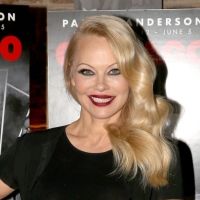 Wake Up With BWW 3/24: Pamela Anderson Prepares For Broadway Debut in CHICAGO, and…